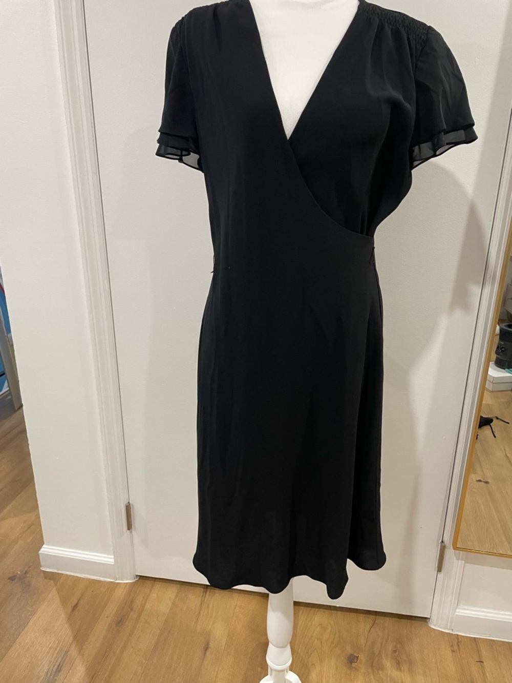 Donna Morgan Classic Black V-Neck Women's Dress